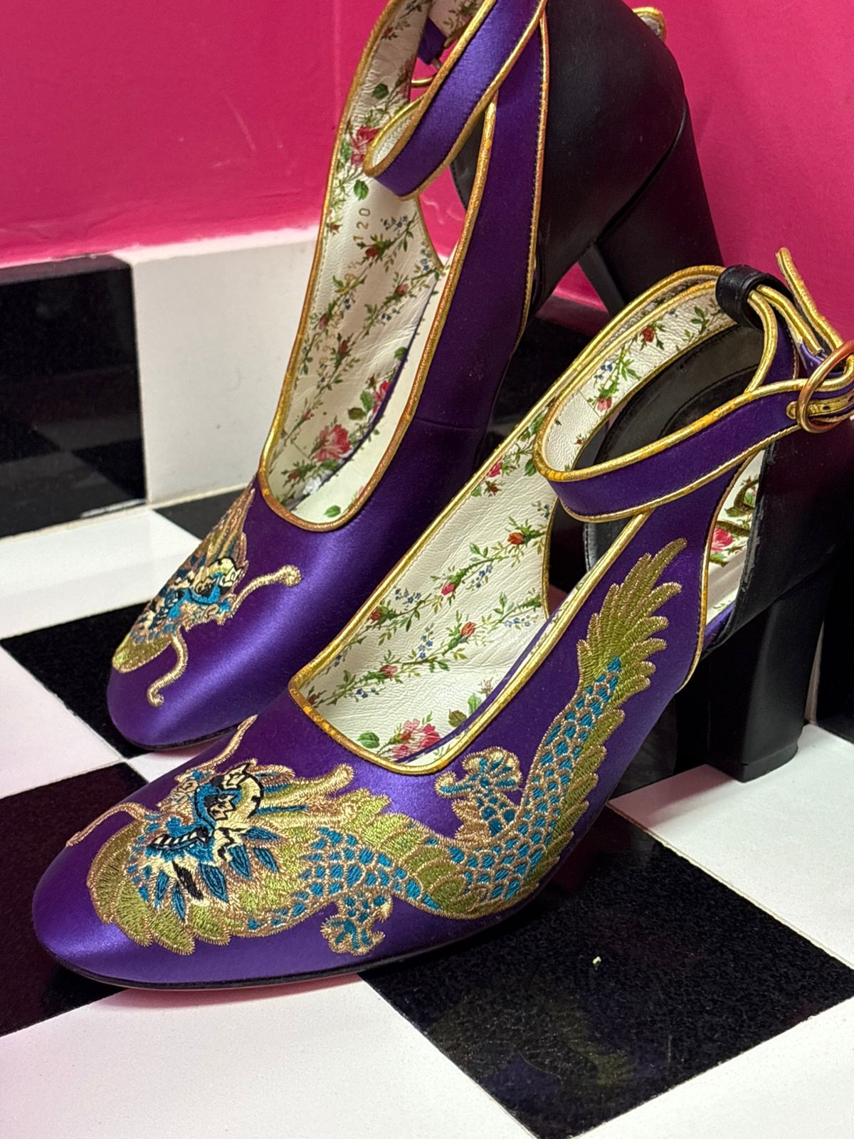 Gucci Caspar Satin Dragon-Embroidered Pumps