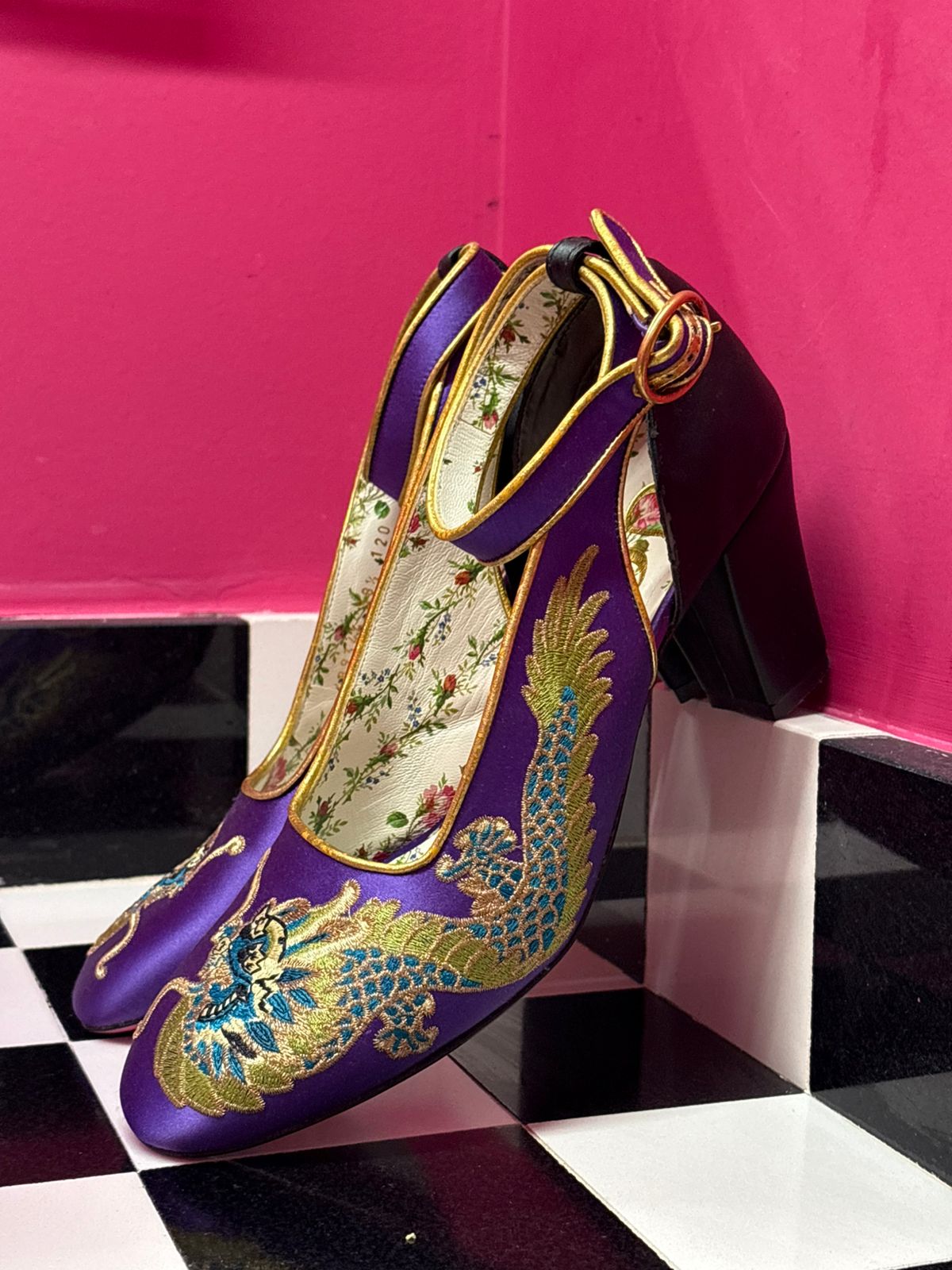 Gucci Caspar Satin Dragon-Embroidered Pumps
