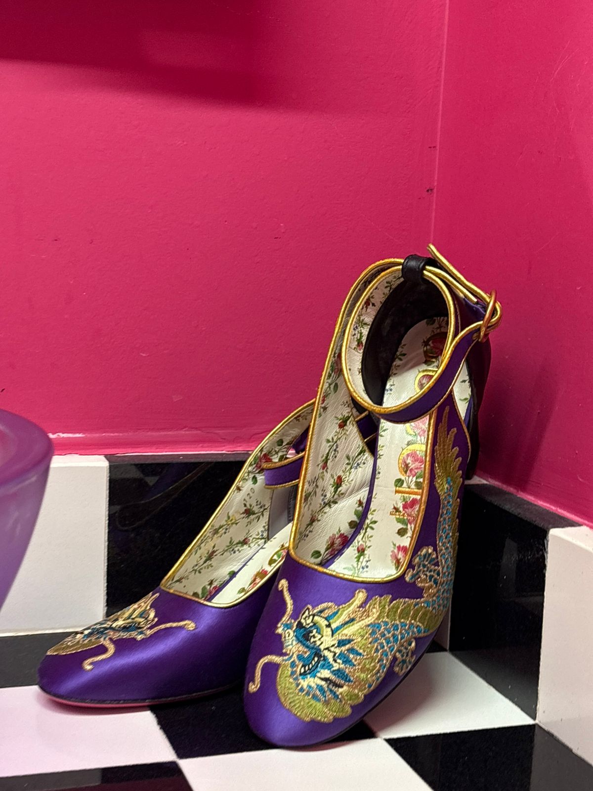 Gucci Caspar Satin Dragon-Embroidered Pumps