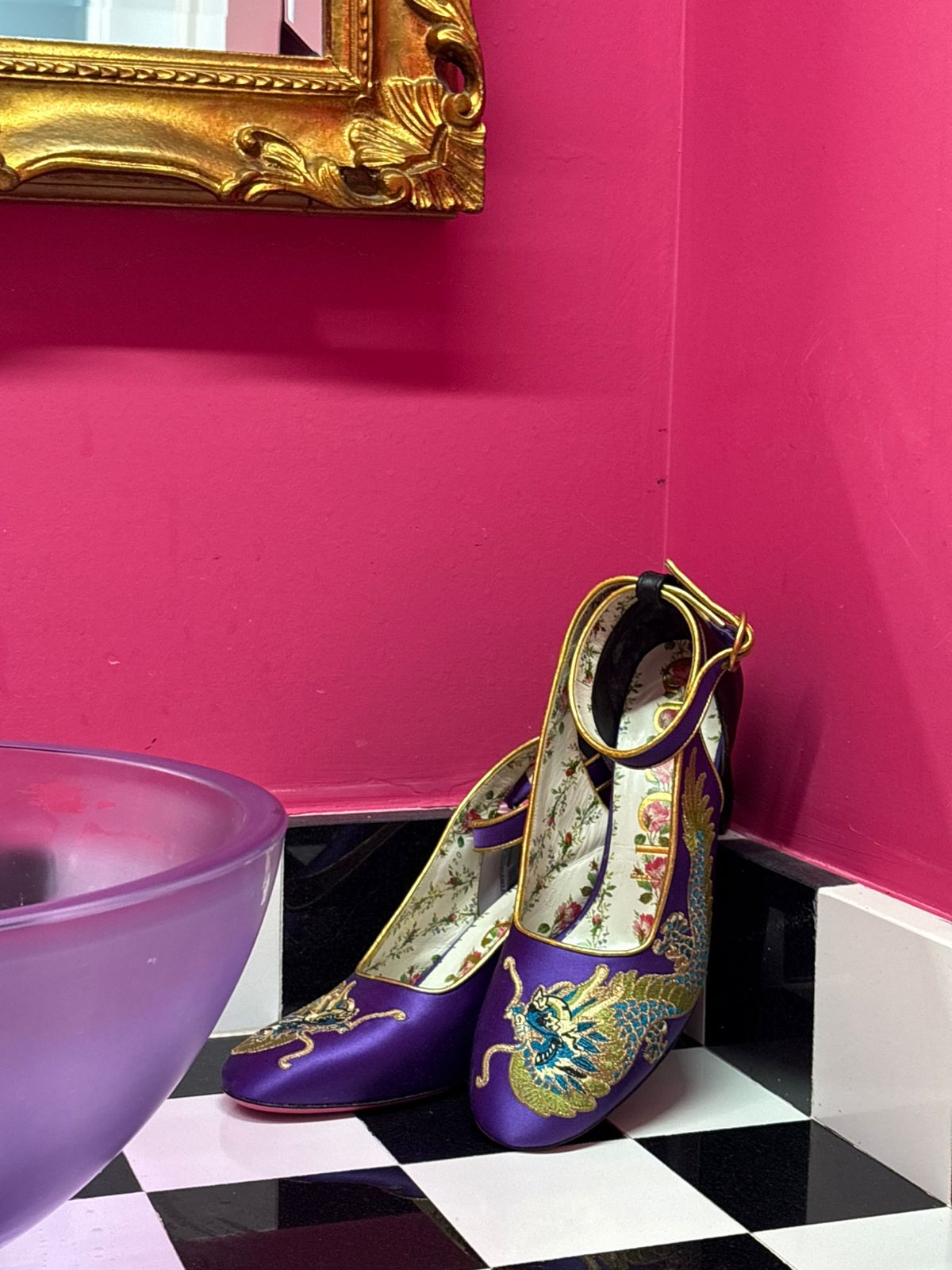 Gucci Caspar Satin Dragon-Embroidered Pumps