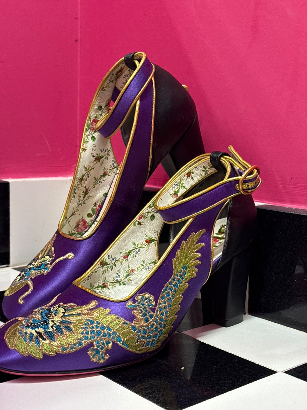 Gucci Caspar Satin Dragon-Embroidered Pumps