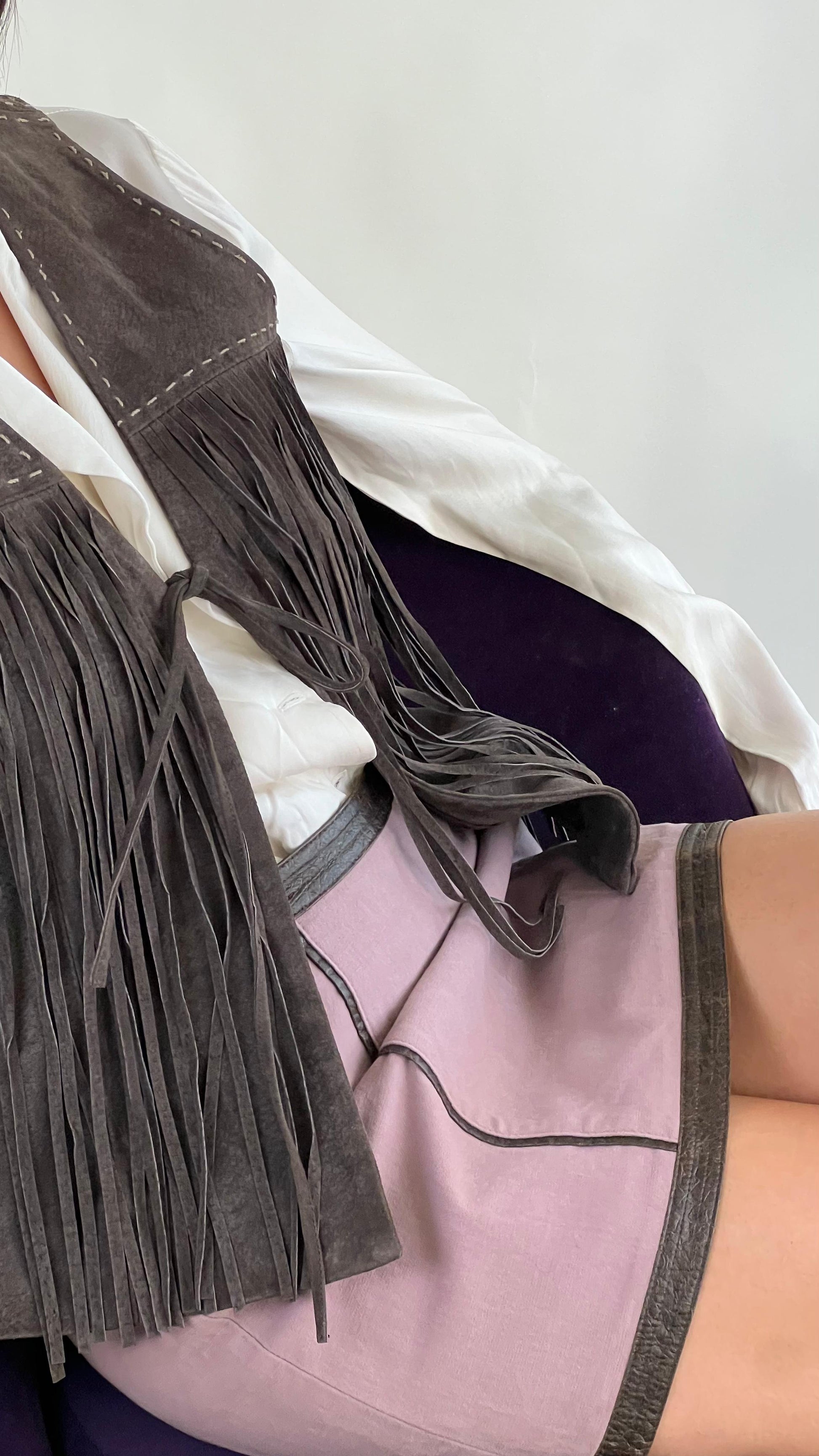 Vintage skirt with leather piping